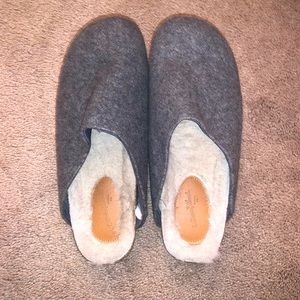 Universal Thread Faux Fur Slip-on shoes size 8.5